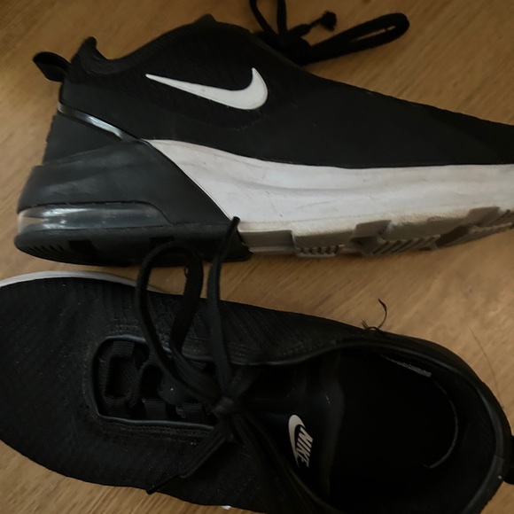 Women’s Nike Air Motion 2/ slightly worn - Picture 3 of 4